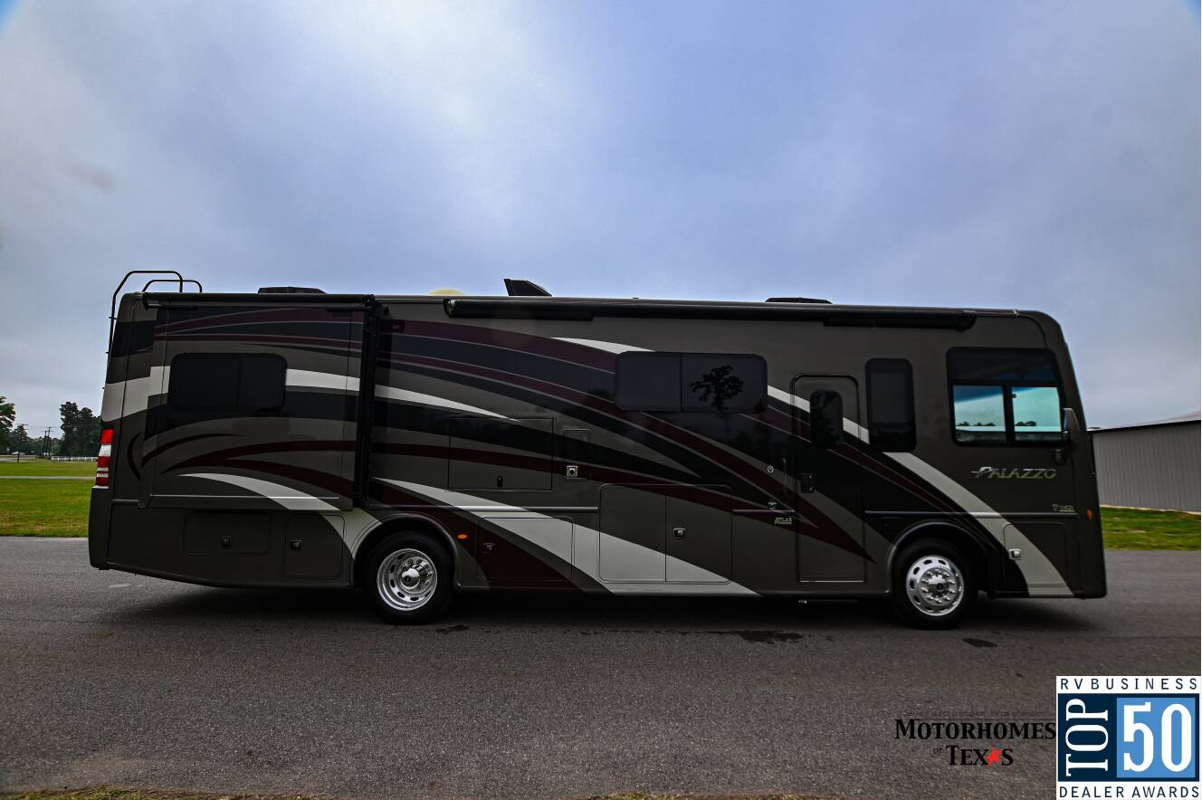 A photo of this 2019 Thor Motor Coach PALAZZO 33.2