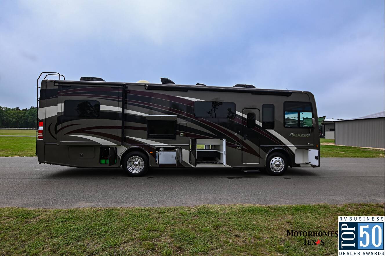 A photo of this 2019 Thor Motor Coach PALAZZO 33.2