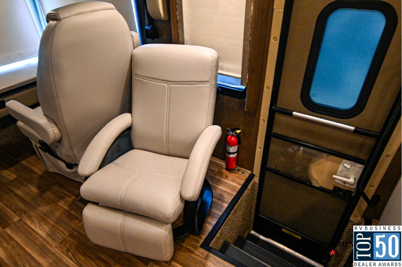 A photo of this 2019 Thor Motor Coach PALAZZO 33.2