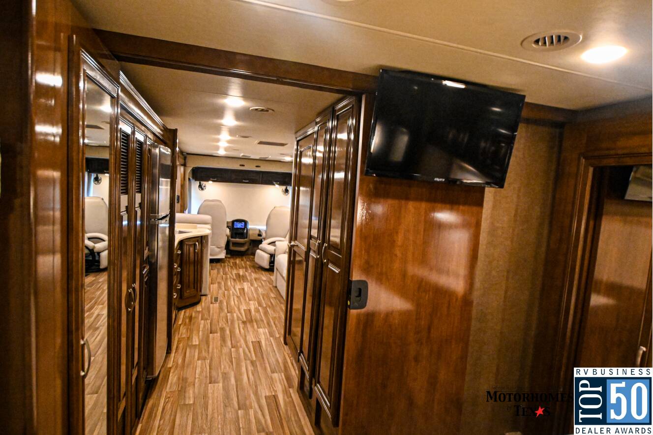 A photo of this 2019 Thor Motor Coach PALAZZO 33.2