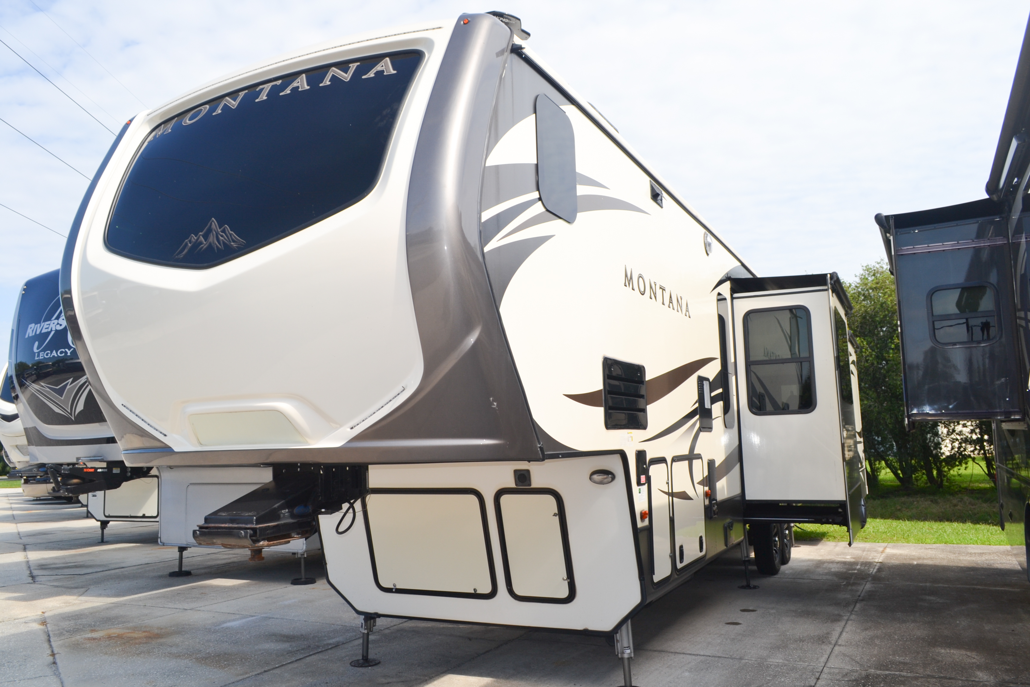 2018 Keystone MONTANA 3820FK in titusville FL