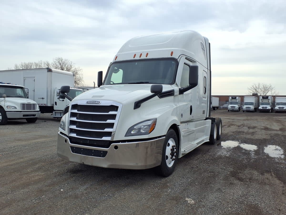 2021 FREIGHTLINER CASCADIA 126 in Taylor, MI