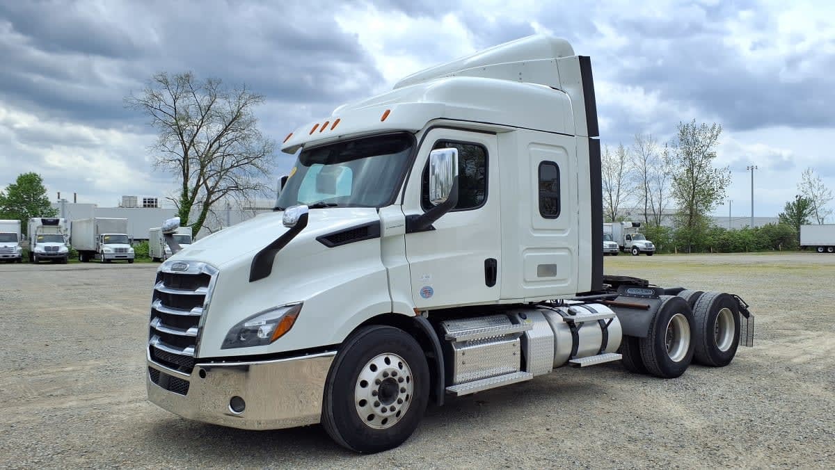 2020 FREIGHTLINER CASCADIA 116 in Cincinnati, OH