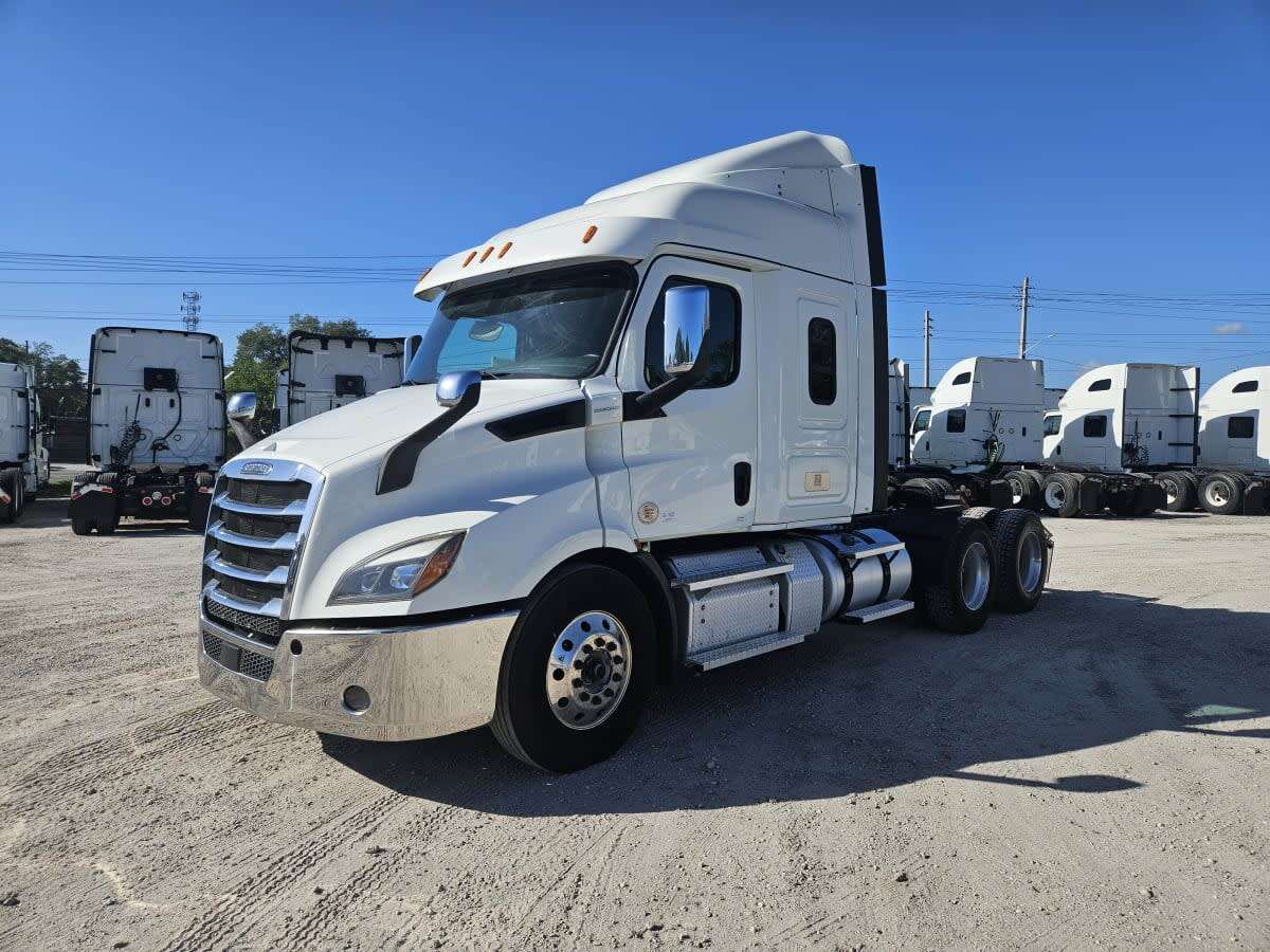 2020 FREIGHTLINER CASCADIA 116 in Orlando, FL