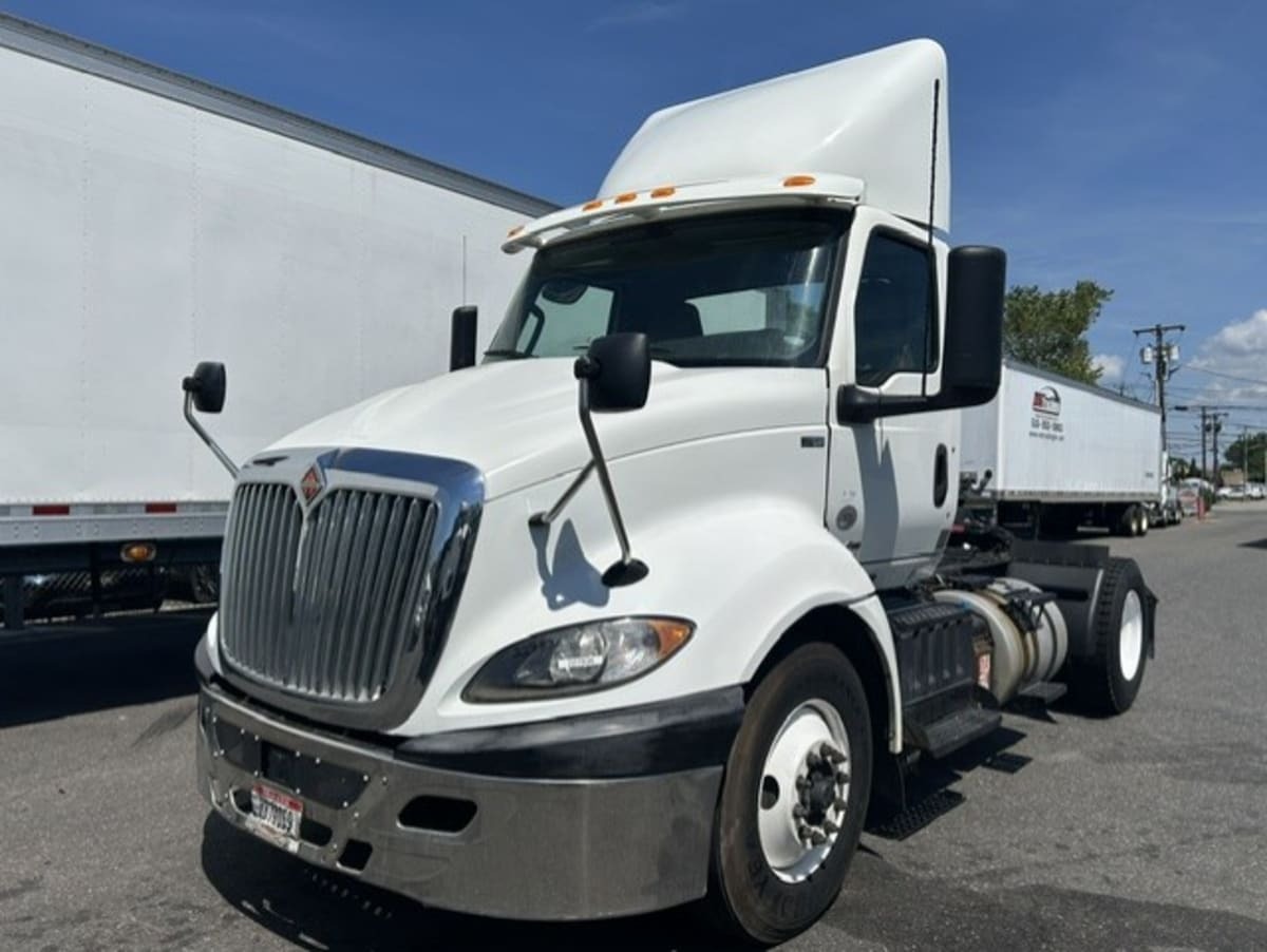 2020 INTERNATIONAL RH613 DAYCAB S/A in Farmingdale, NY