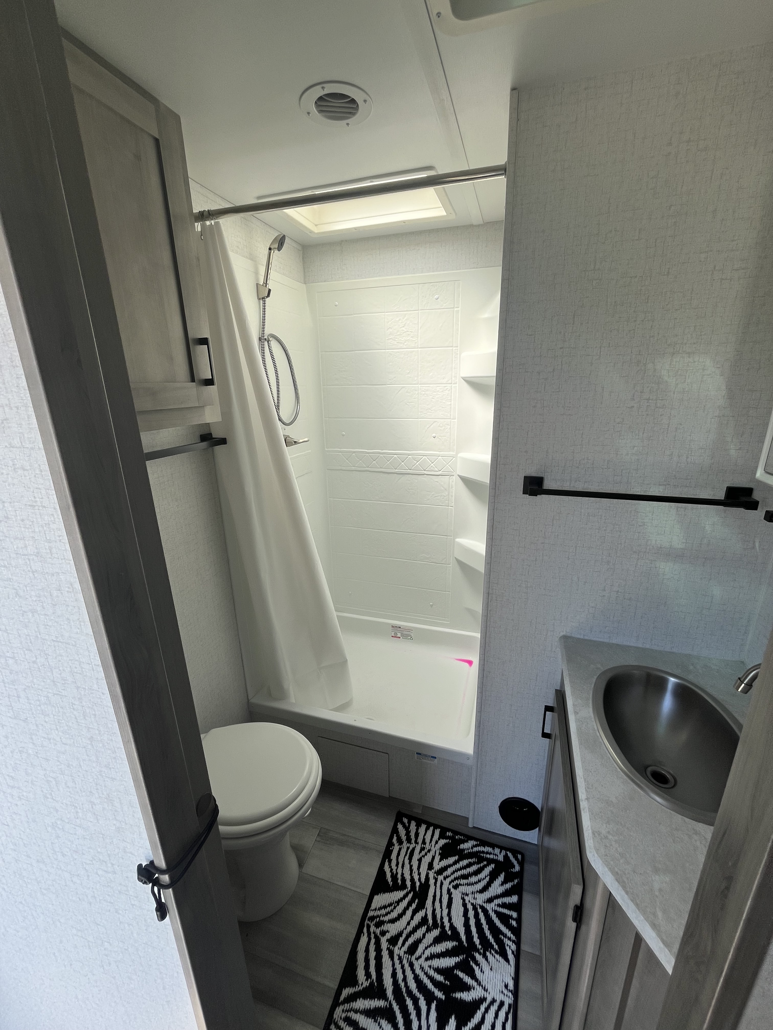 2022 Winnebago VOYAGE 3538BR in shorewood IL