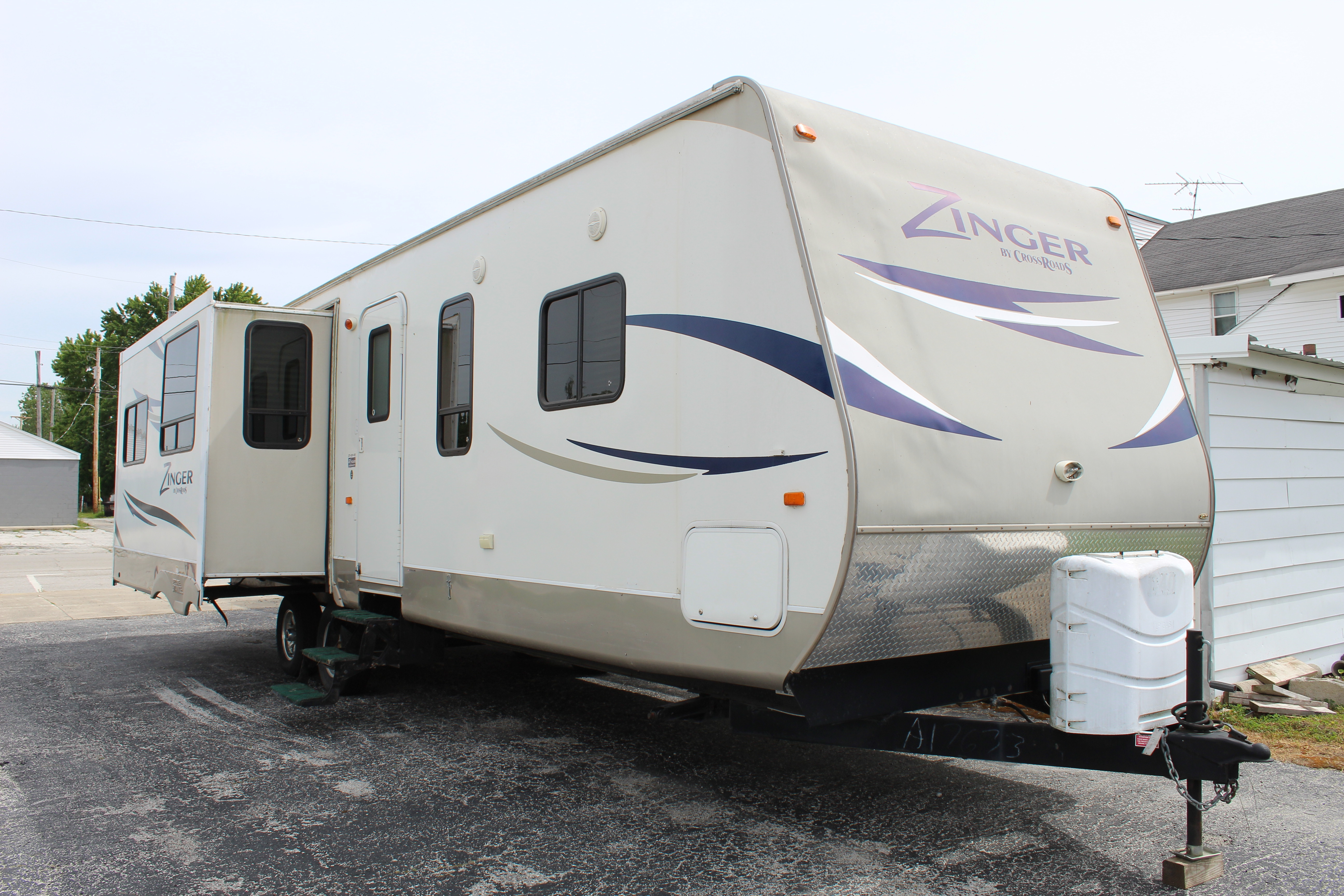 2013 Crossroads ZINGER 32RE in bradner OH