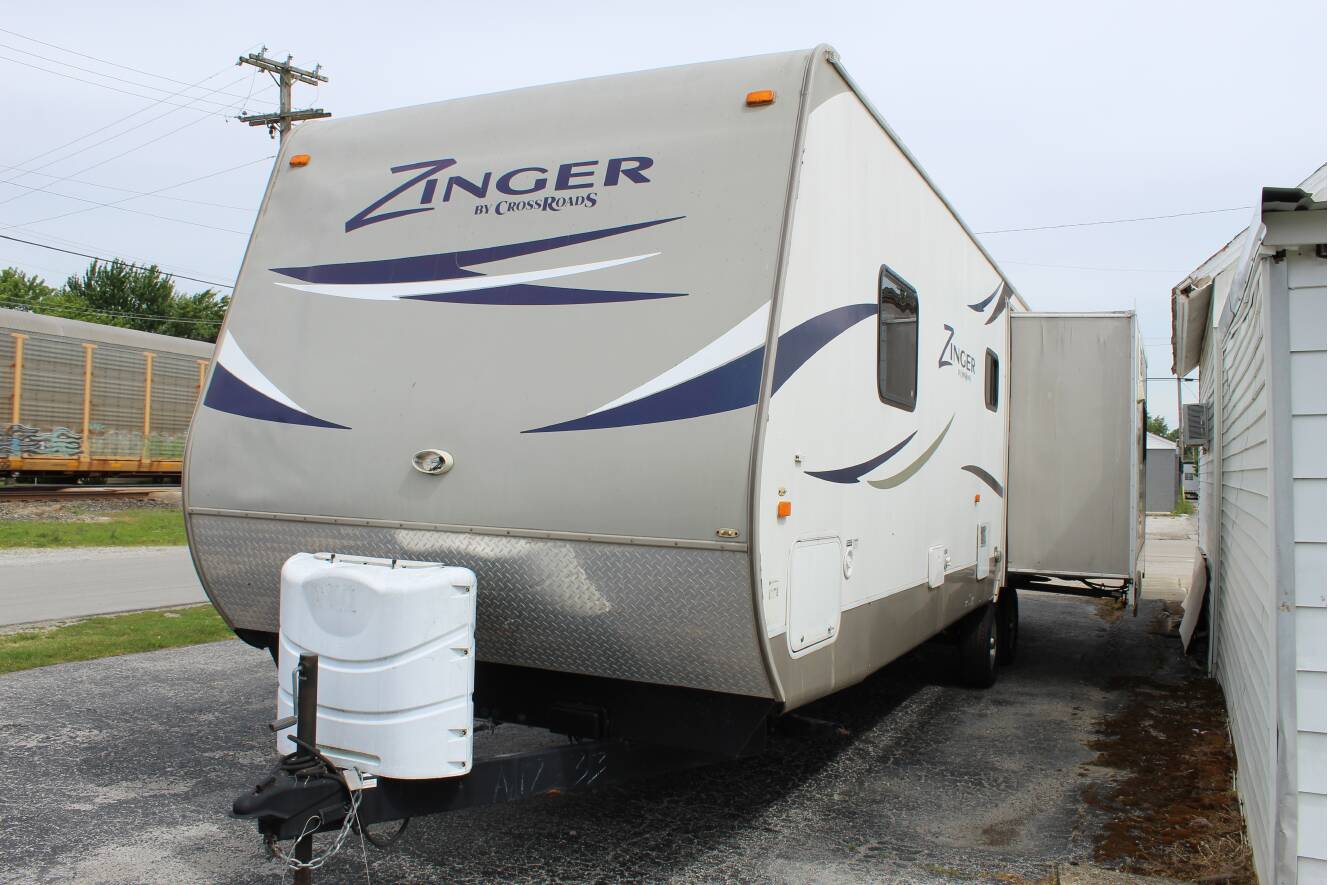 A photo of this 2013 Crossroads ZINGER 32RE
