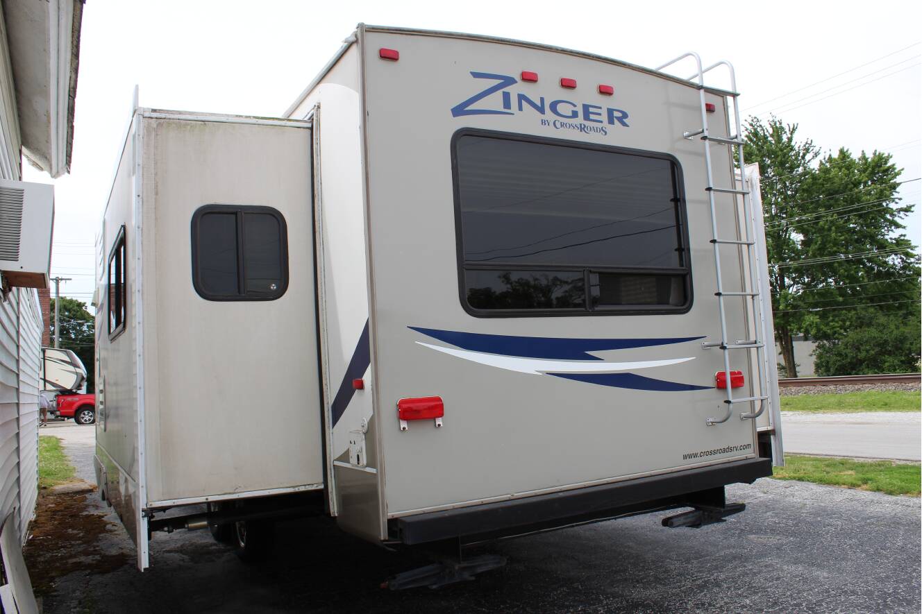 A photo of this 2013 Crossroads ZINGER 32RE