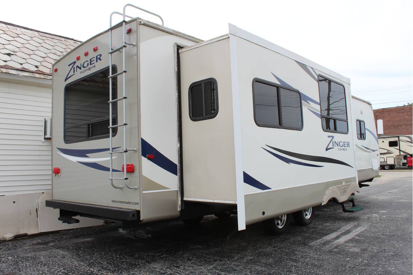 A photo of this 2013 Crossroads ZINGER 32RE