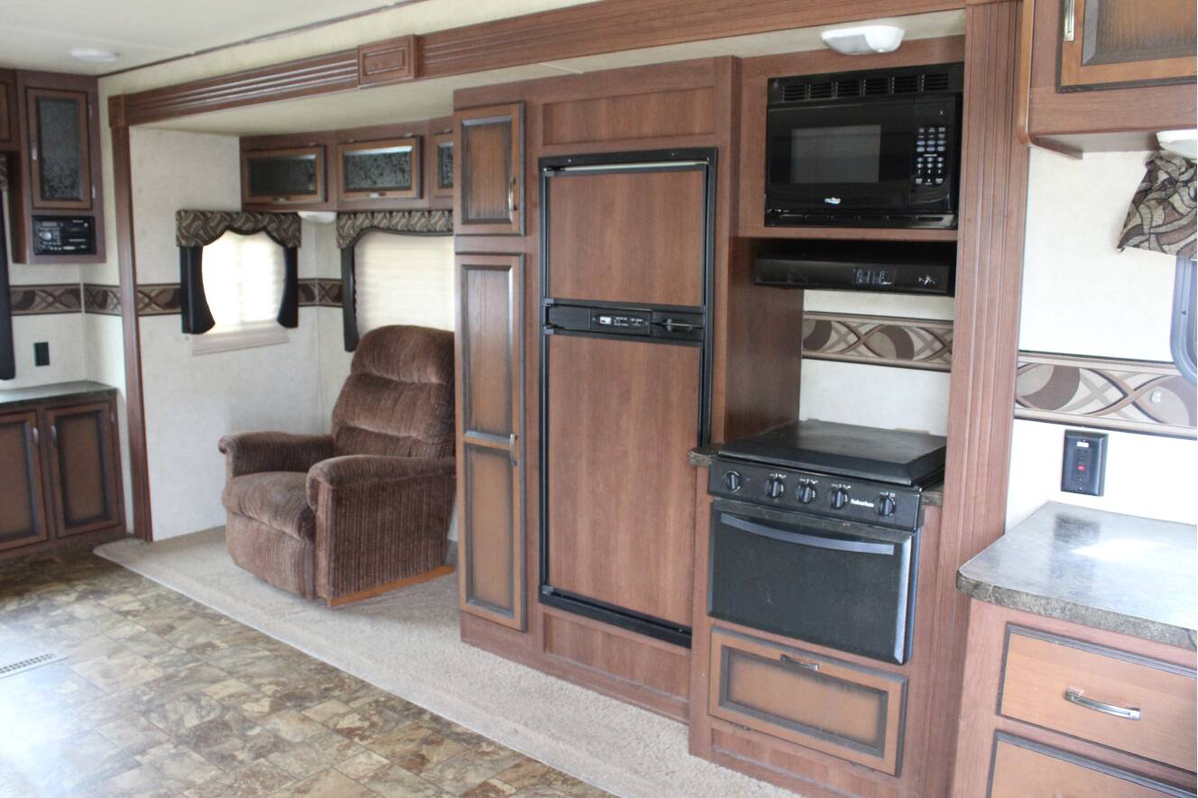 A photo of this 2013 Crossroads ZINGER 32RE