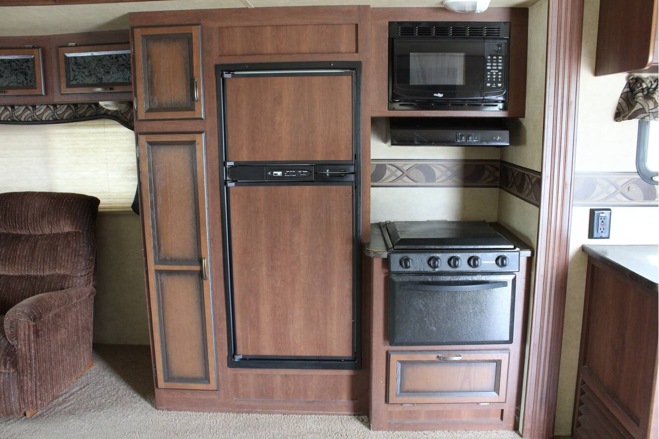 A photo of this 2013 Crossroads ZINGER 32RE