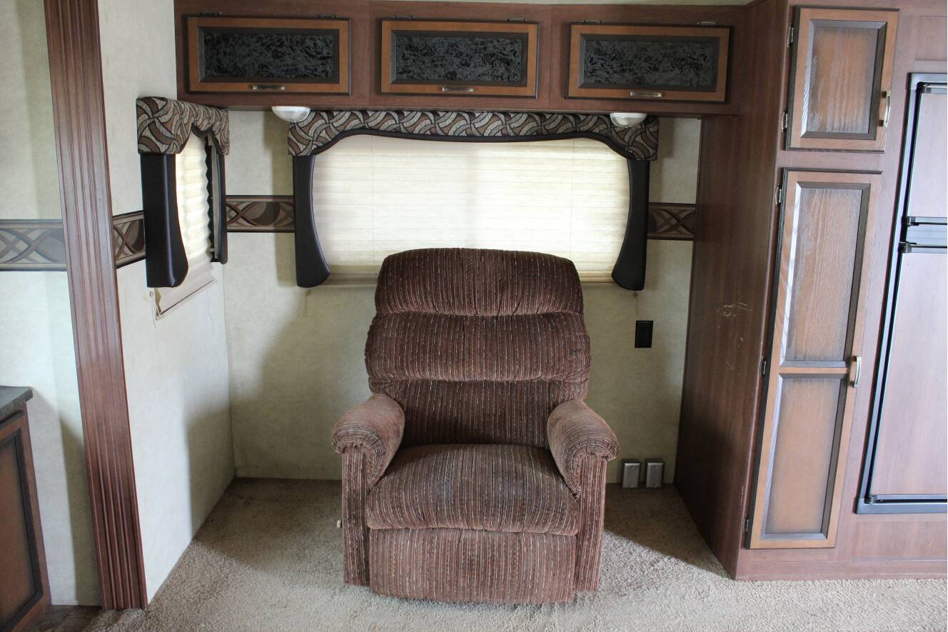 A photo of this 2013 Crossroads ZINGER 32RE