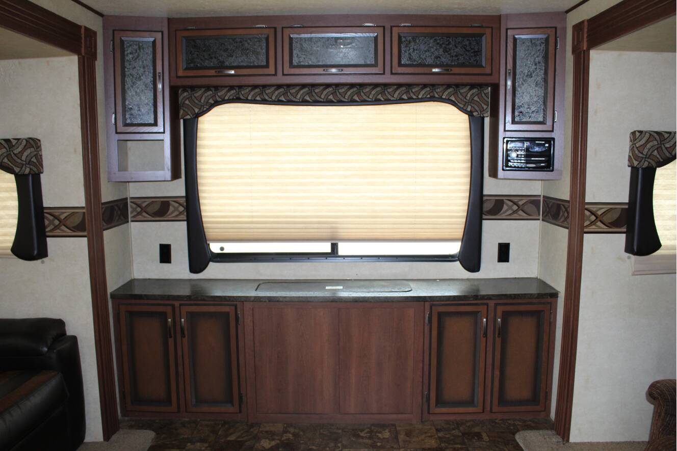 A photo of this 2013 Crossroads ZINGER 32RE