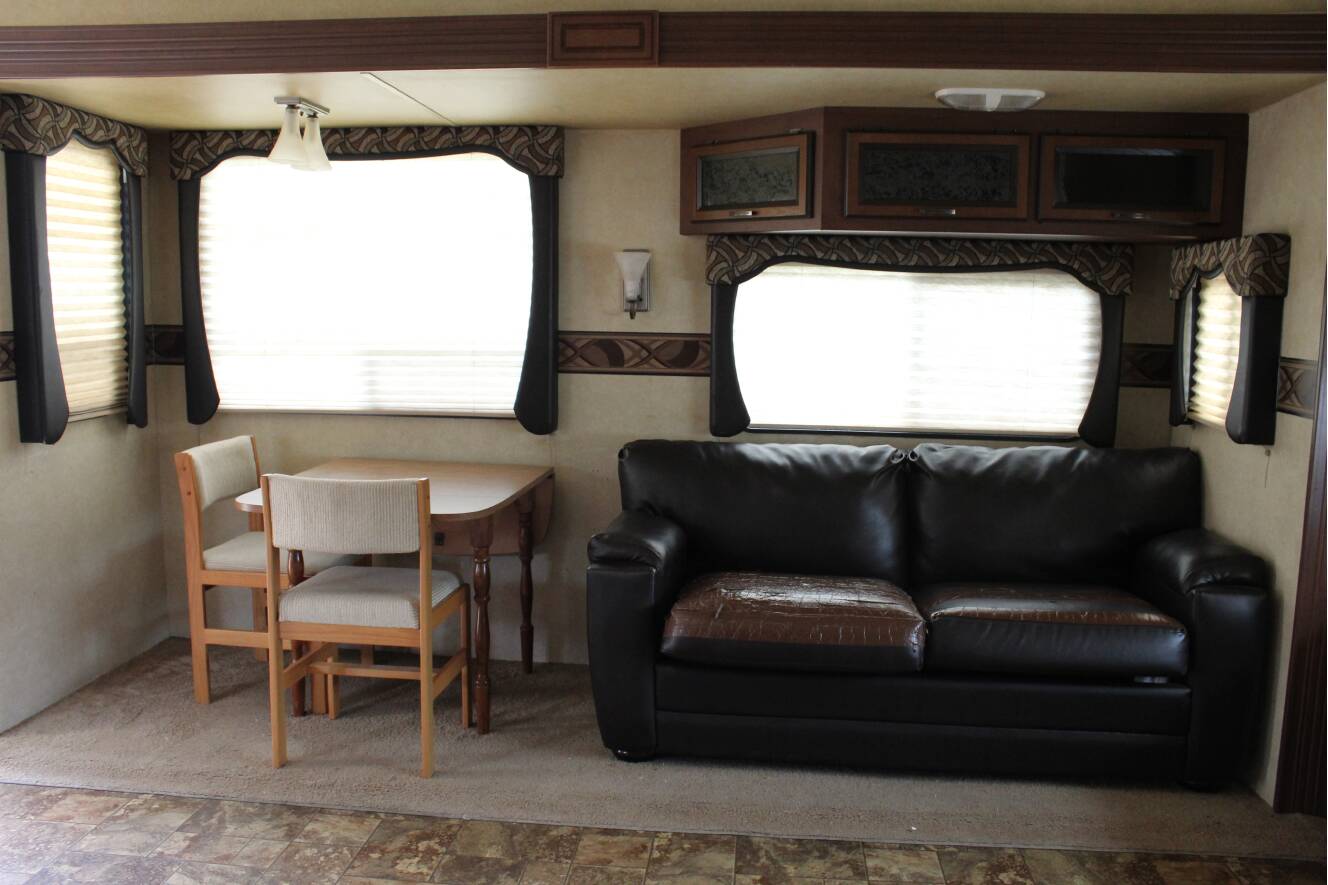 A photo of this 2013 Crossroads ZINGER 32RE