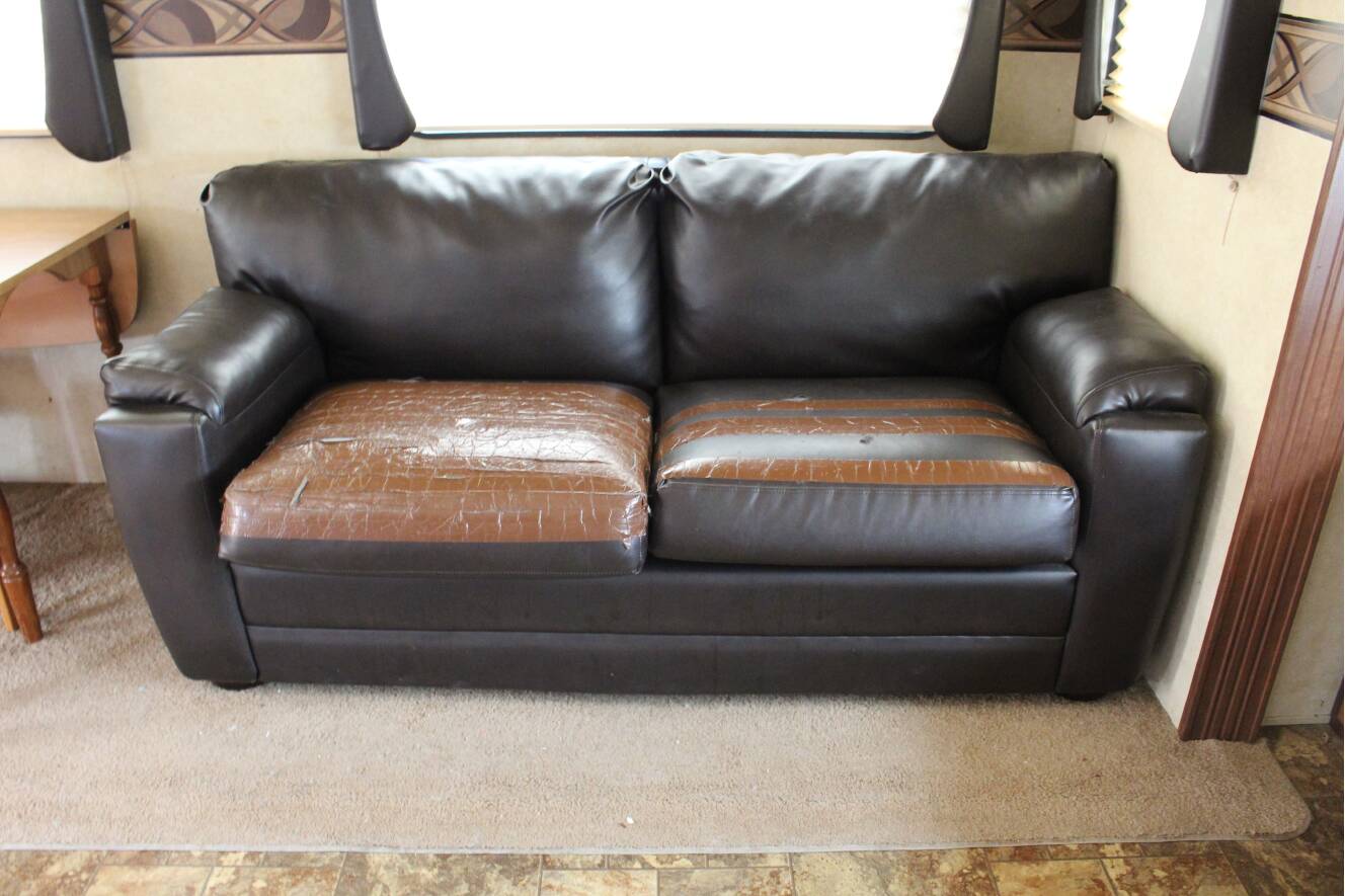A photo of this 2013 Crossroads ZINGER 32RE