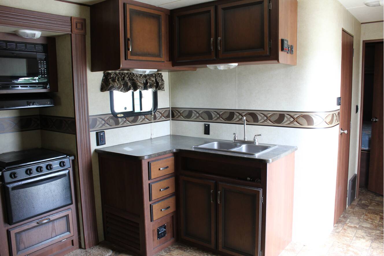 A photo of this 2013 Crossroads ZINGER 32RE