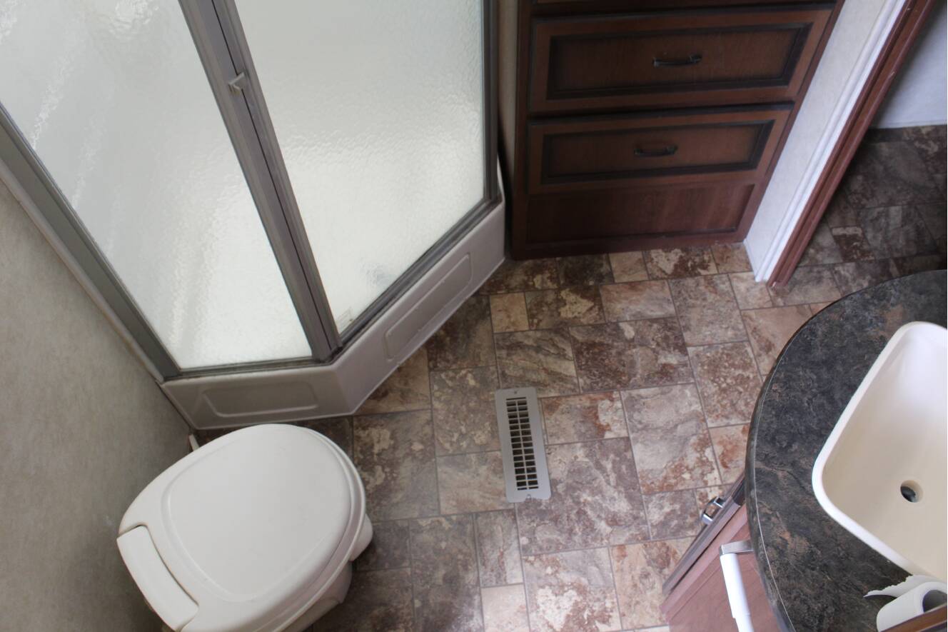 A photo of this 2013 Crossroads ZINGER 32RE
