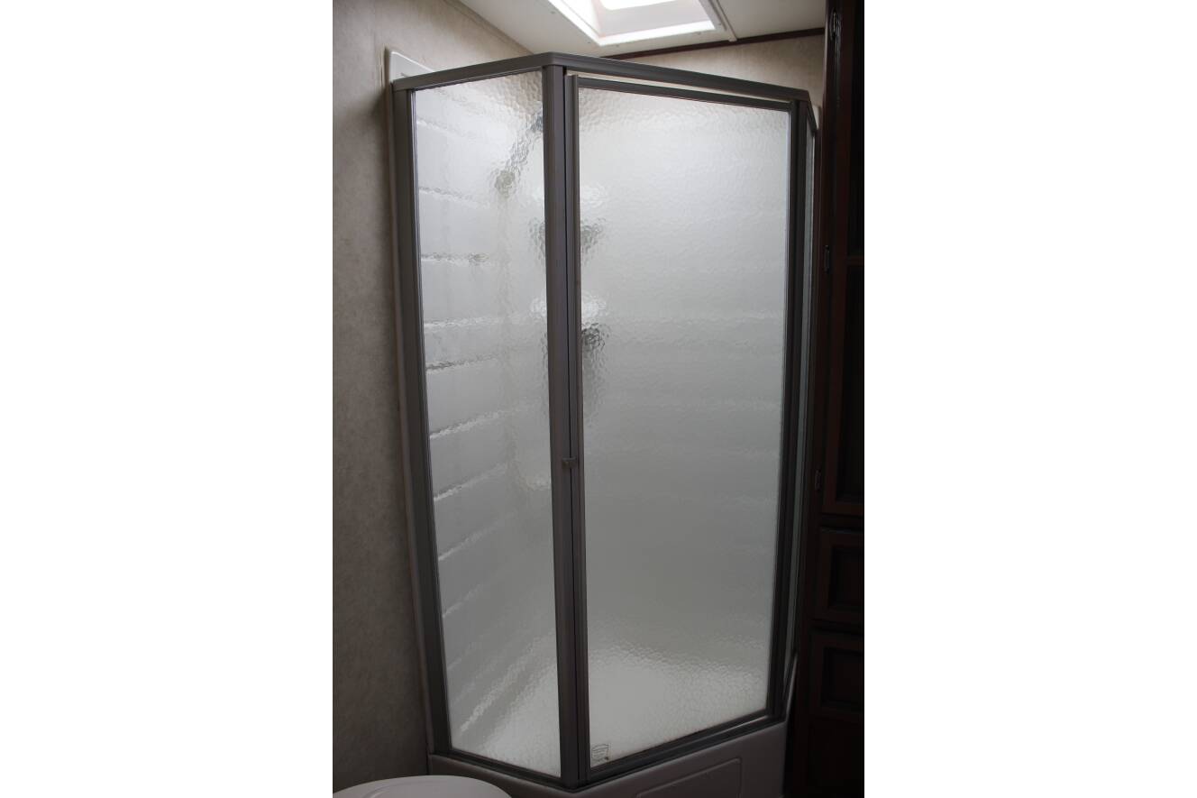 A photo of this 2013 Crossroads ZINGER 32RE