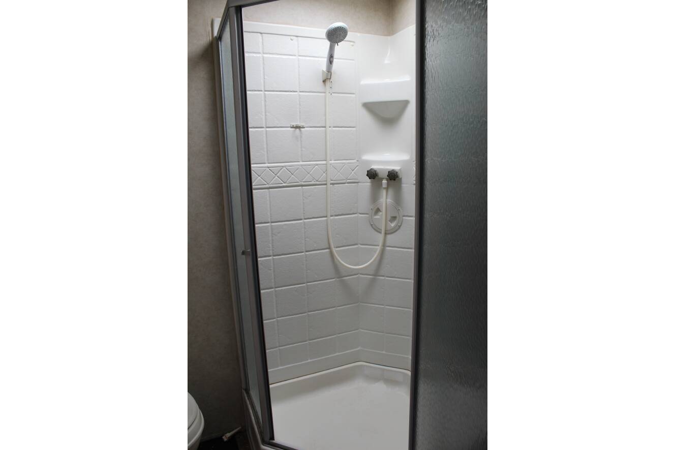 A photo of this 2013 Crossroads ZINGER 32RE