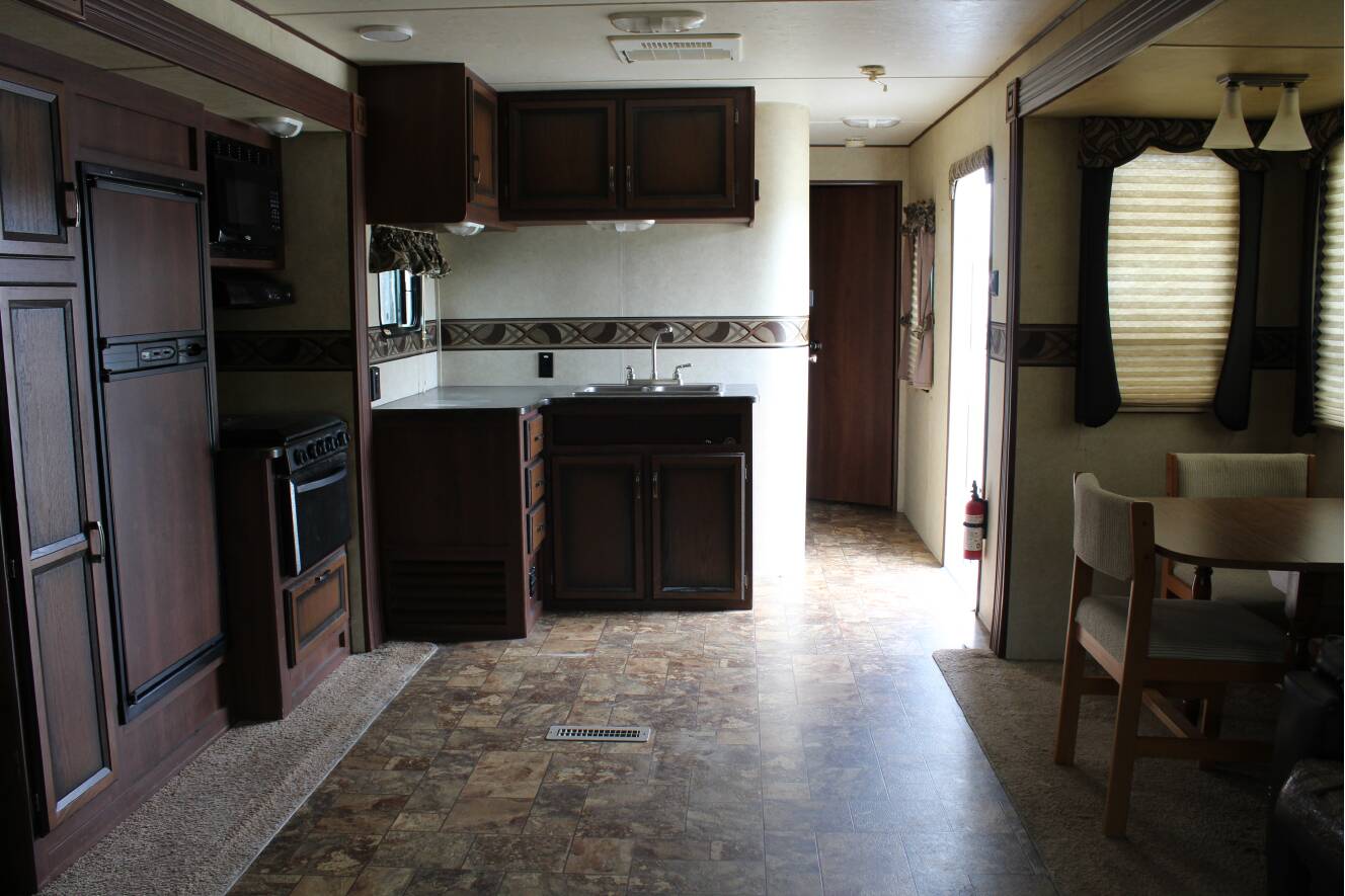 A photo of this 2013 Crossroads ZINGER 32RE