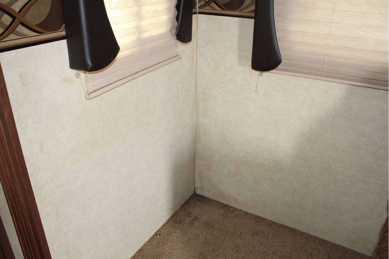 A photo of this 2013 Crossroads ZINGER 32RE