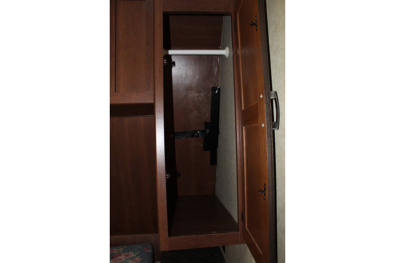 A photo of this 2013 Crossroads ZINGER 32RE