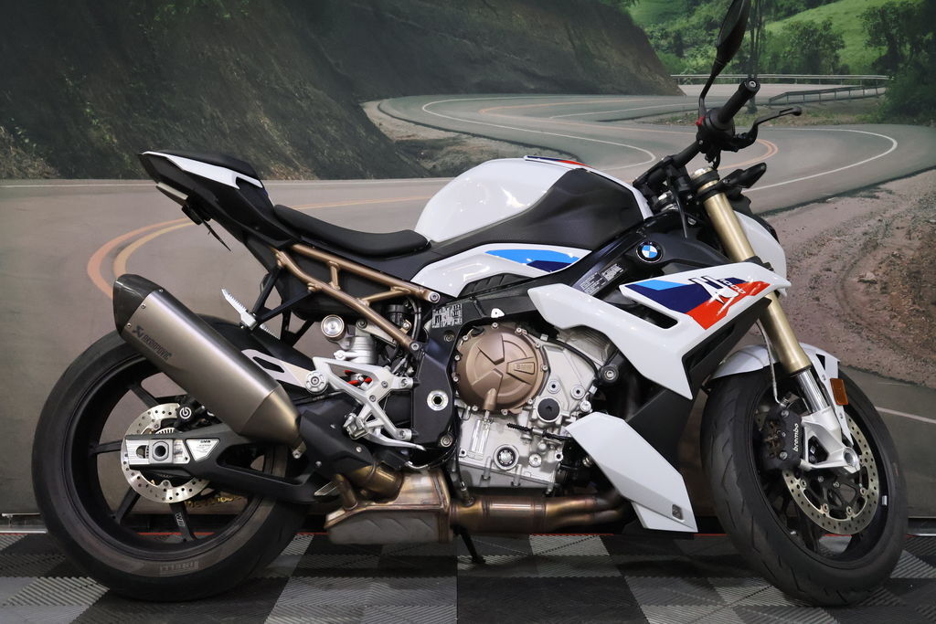 2023 BMW S 1000 R Light White / M Motorsport 1000 R in Chatsworth, CA