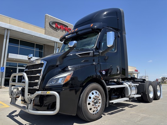 2023 FREIGHTLINER CASCADIA 116 in Leawood, KS