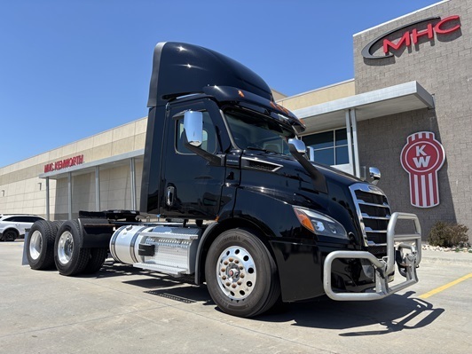 2023 FREIGHTLINER CASCADIA 116 in Leawood, KS