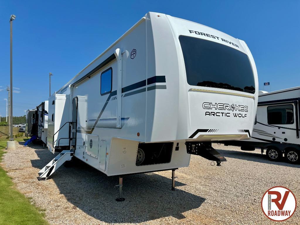 2026 Forest River Cherokee Arctic Wolf 3750SUITE RV