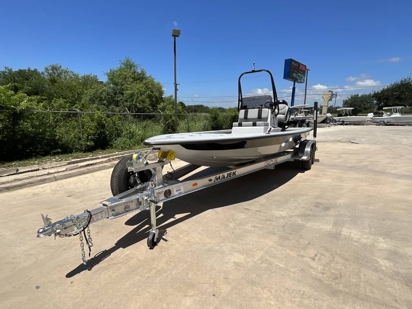 A photo of this 2026 Majek 22 Xtreme