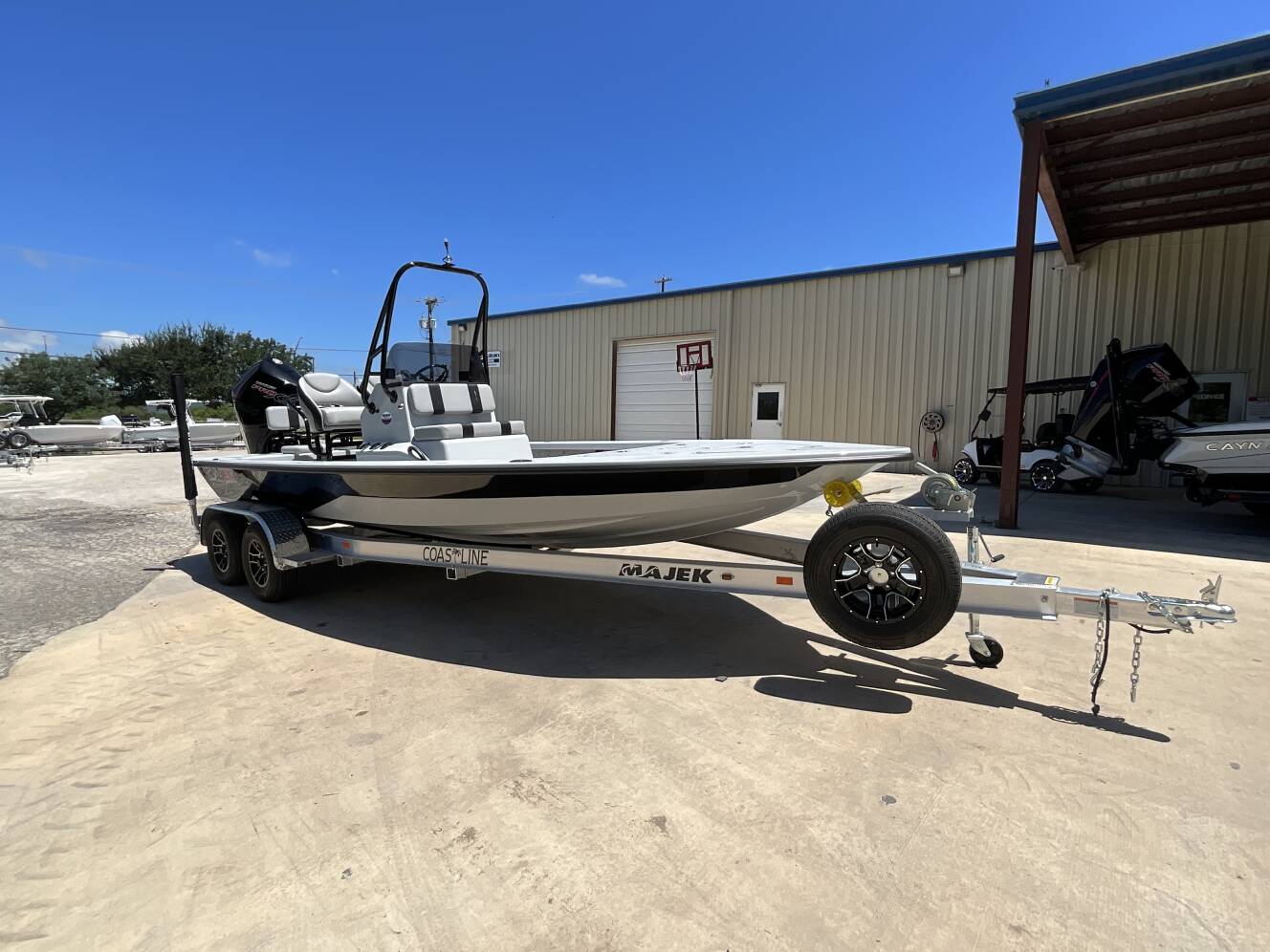 A photo of this 2026 Majek 22 Xtreme