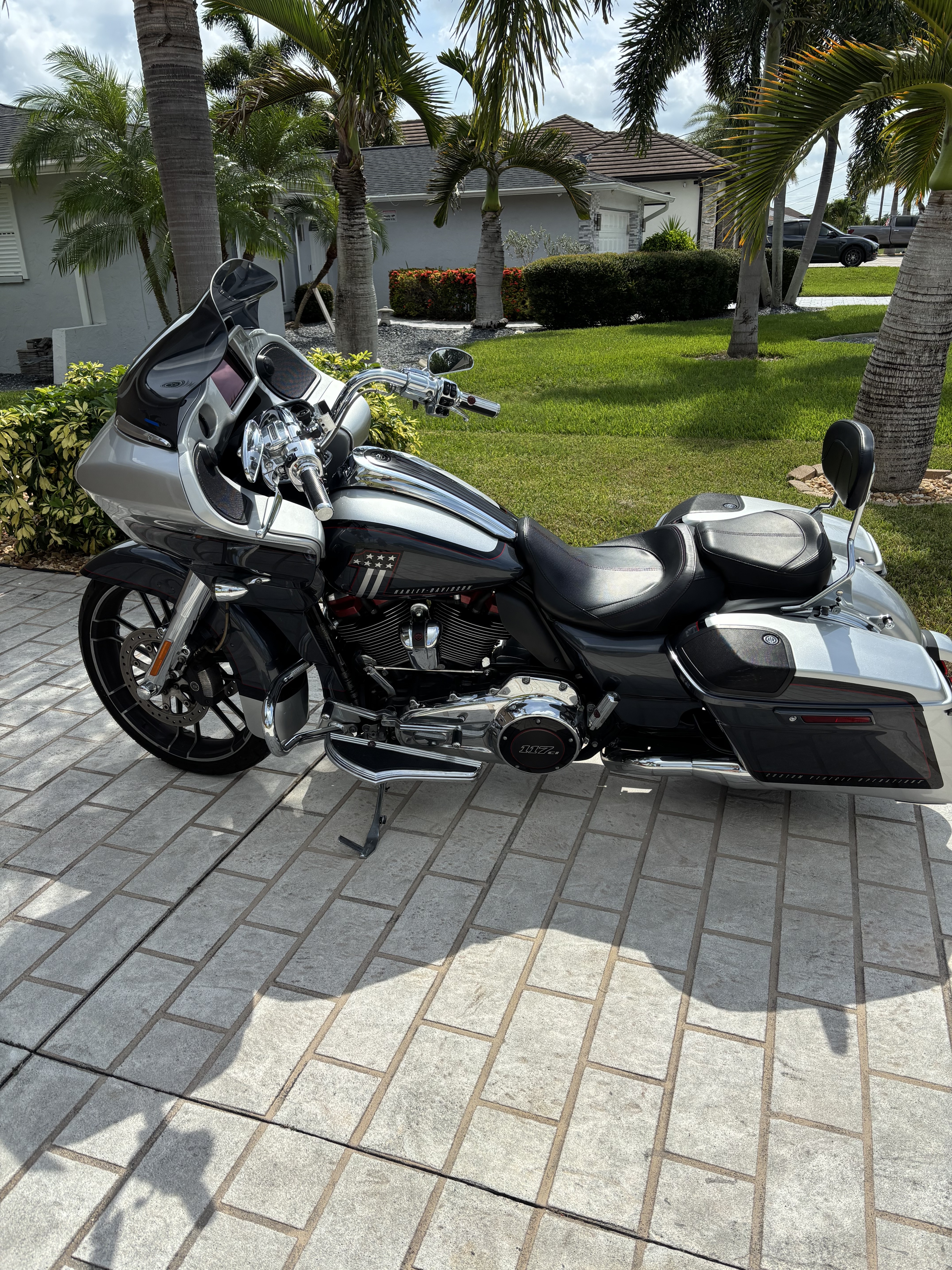 2019 Harley-Davidson ROAD GLIDE® CUSTOM BASE BASE in Cape Coral, FL