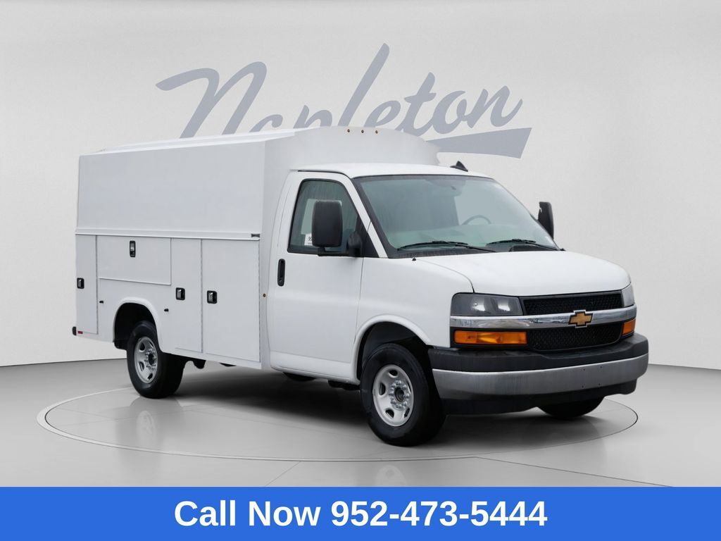2025 CHEVROLET Express 3500 in Wayzata, MN