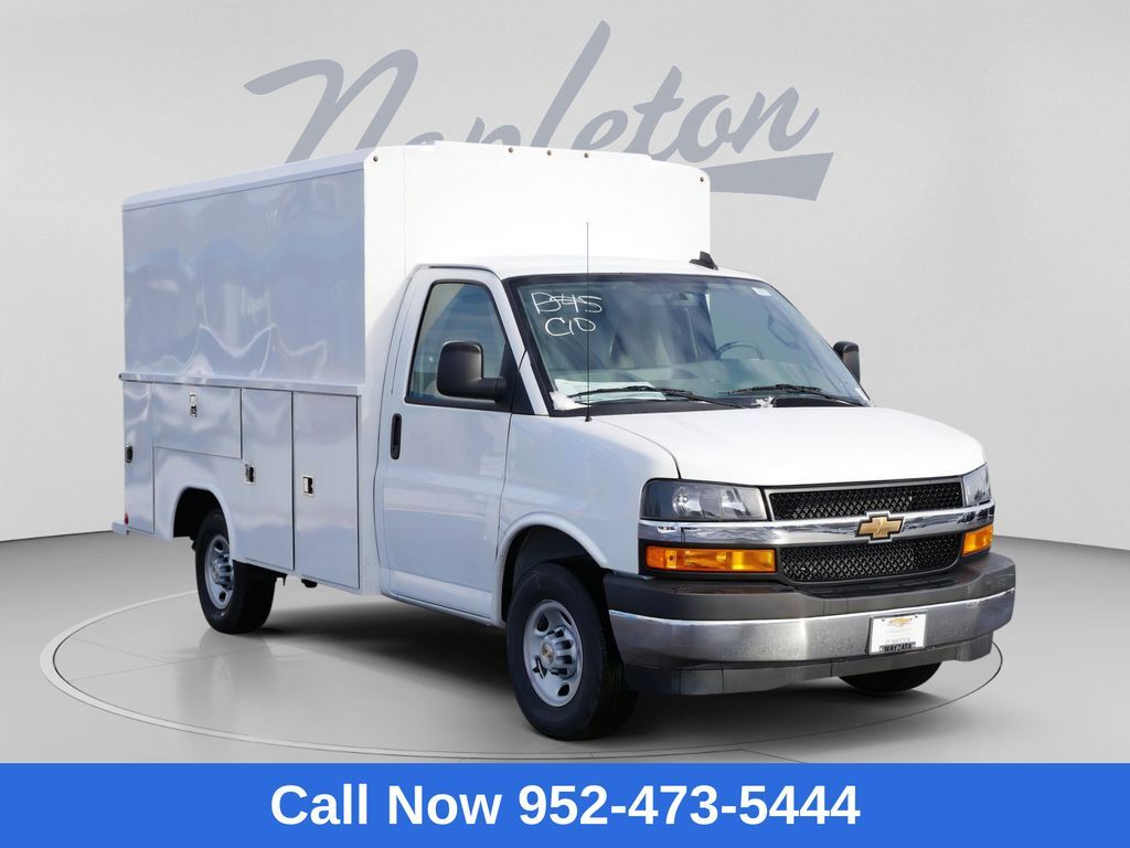 2025 CHEVROLET Express 3500 in Wayzata, MN