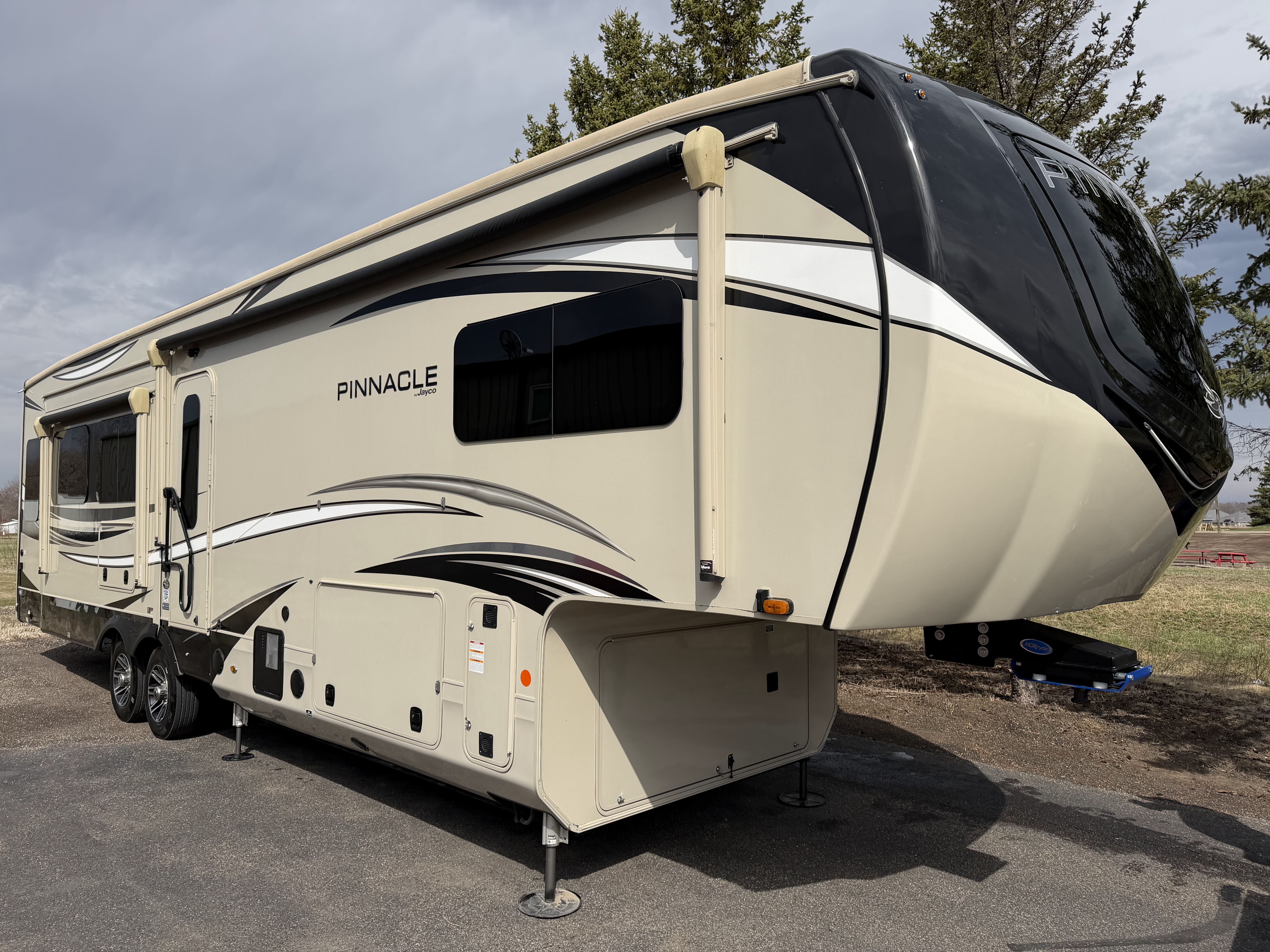 2023 Jayco PINNACLE 36SSWS in corcoran MN