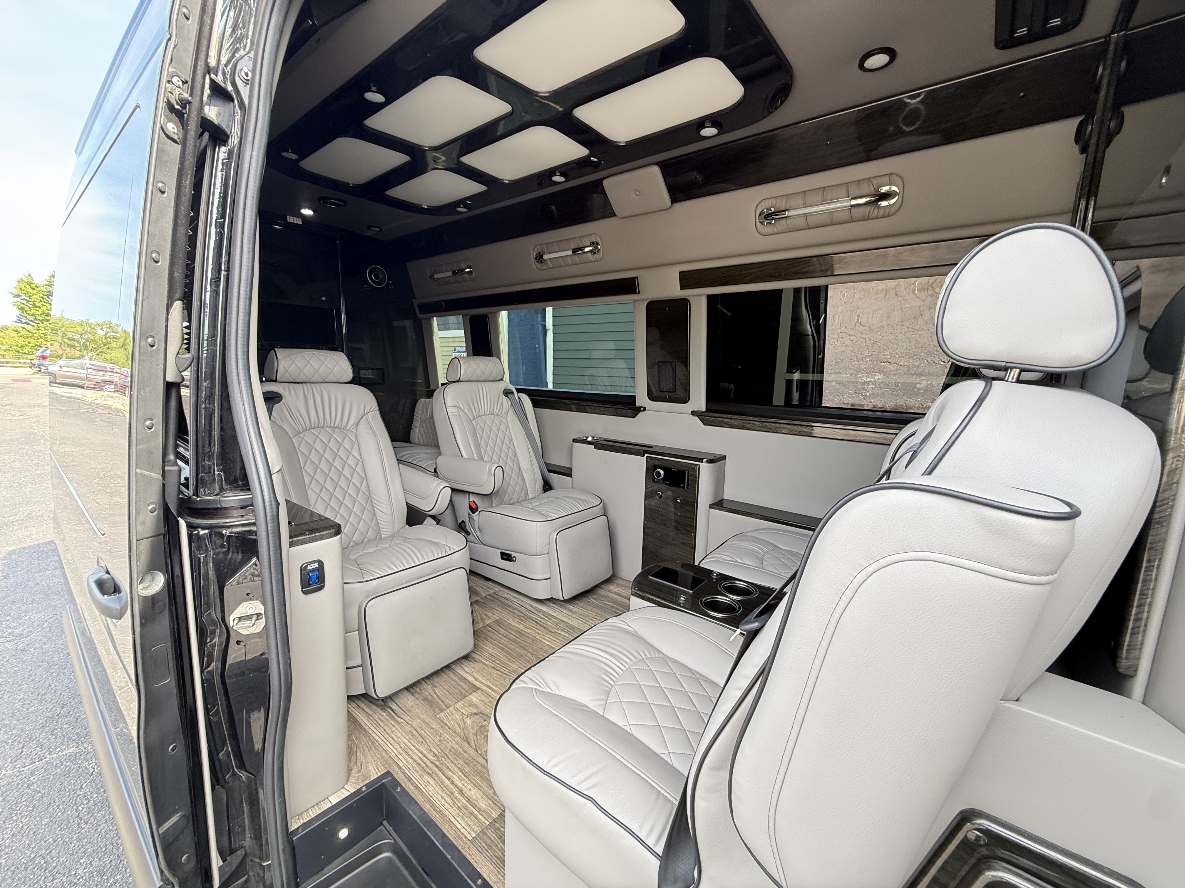 2024 Mercedes-Benz SPRINTER CUSTOM in chicago IL