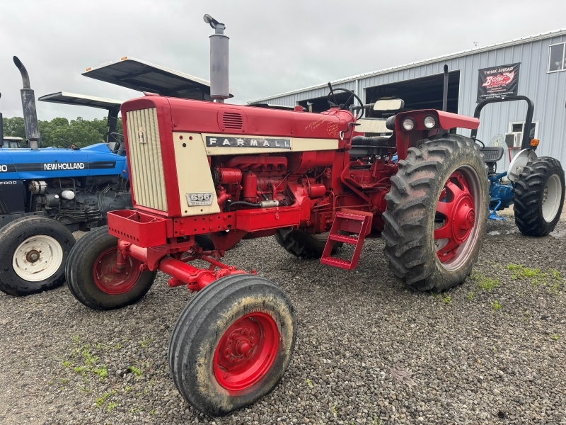 1965 INTERNATIONAL Farmall 656 in Lewisville, OH