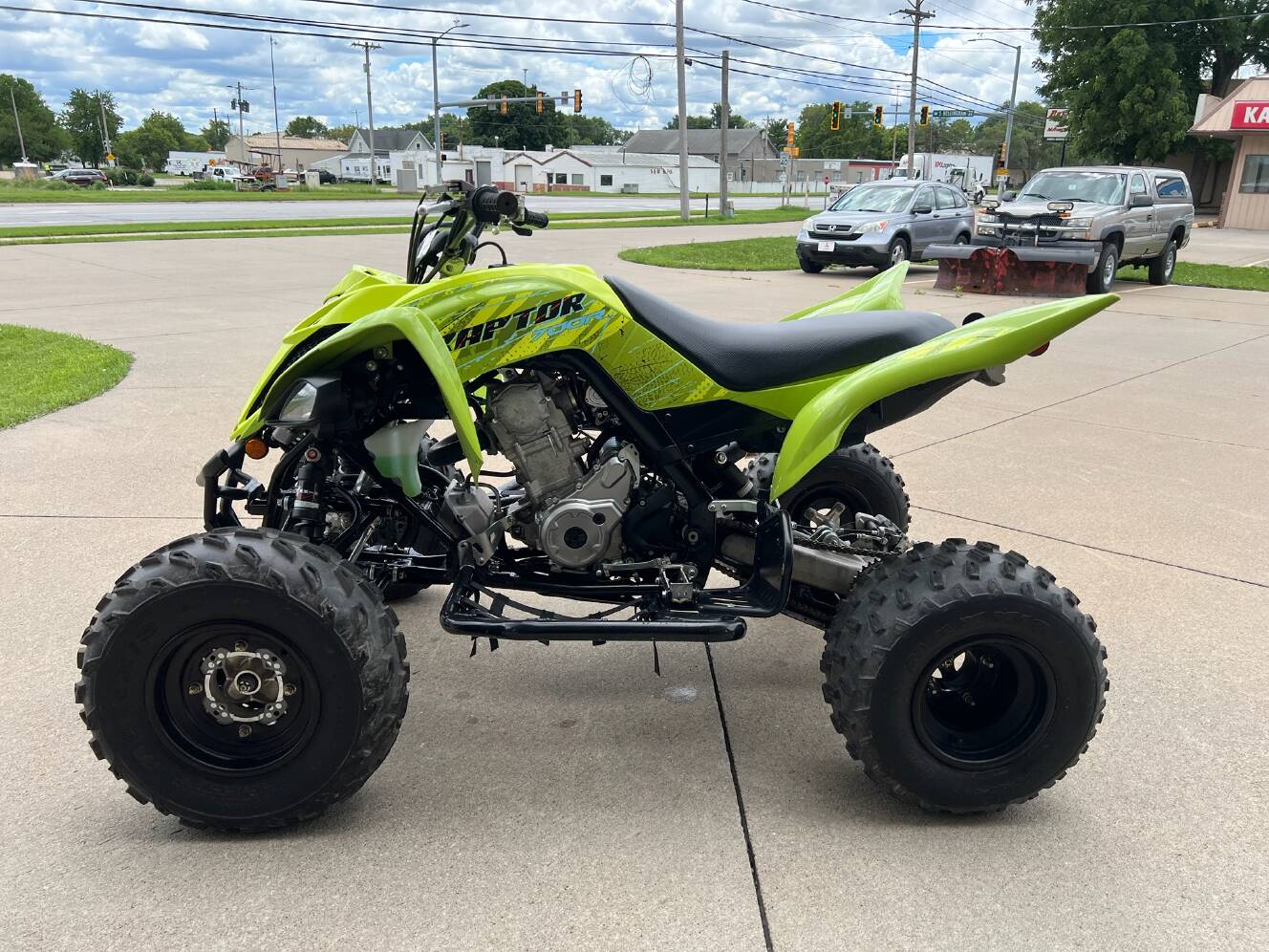 A photo of this 2025 Yamaha Raptor 700R SE