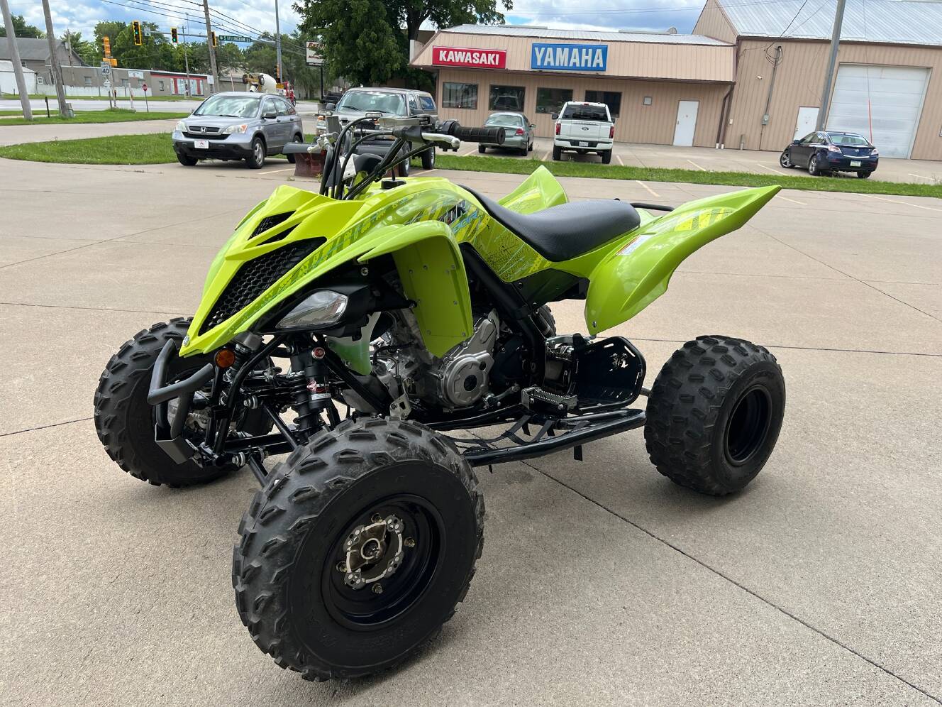 A photo of this 2025 Yamaha Raptor 700R SE