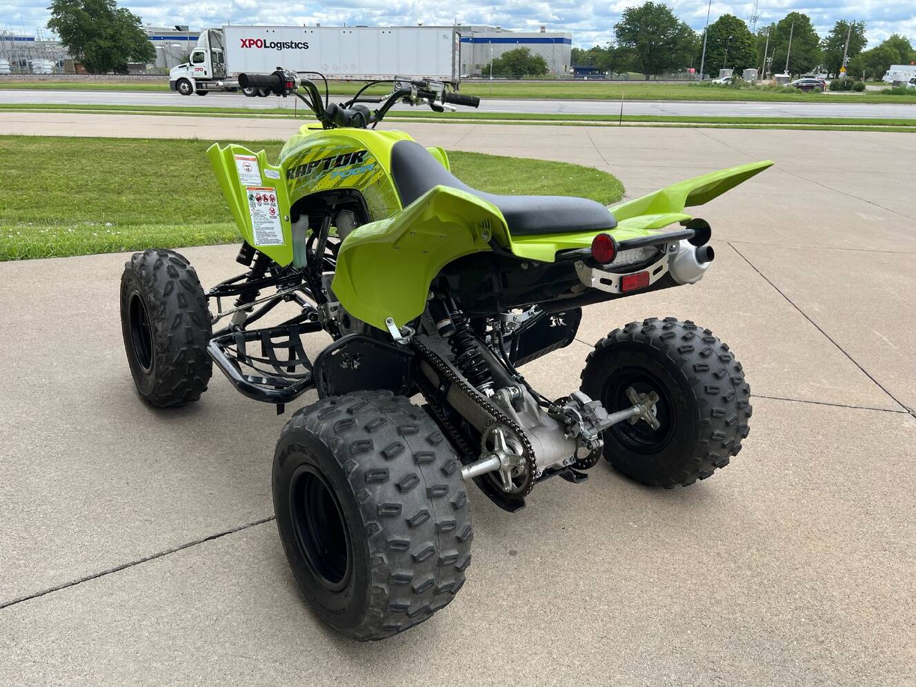 A photo of this 2025 Yamaha Raptor 700R SE