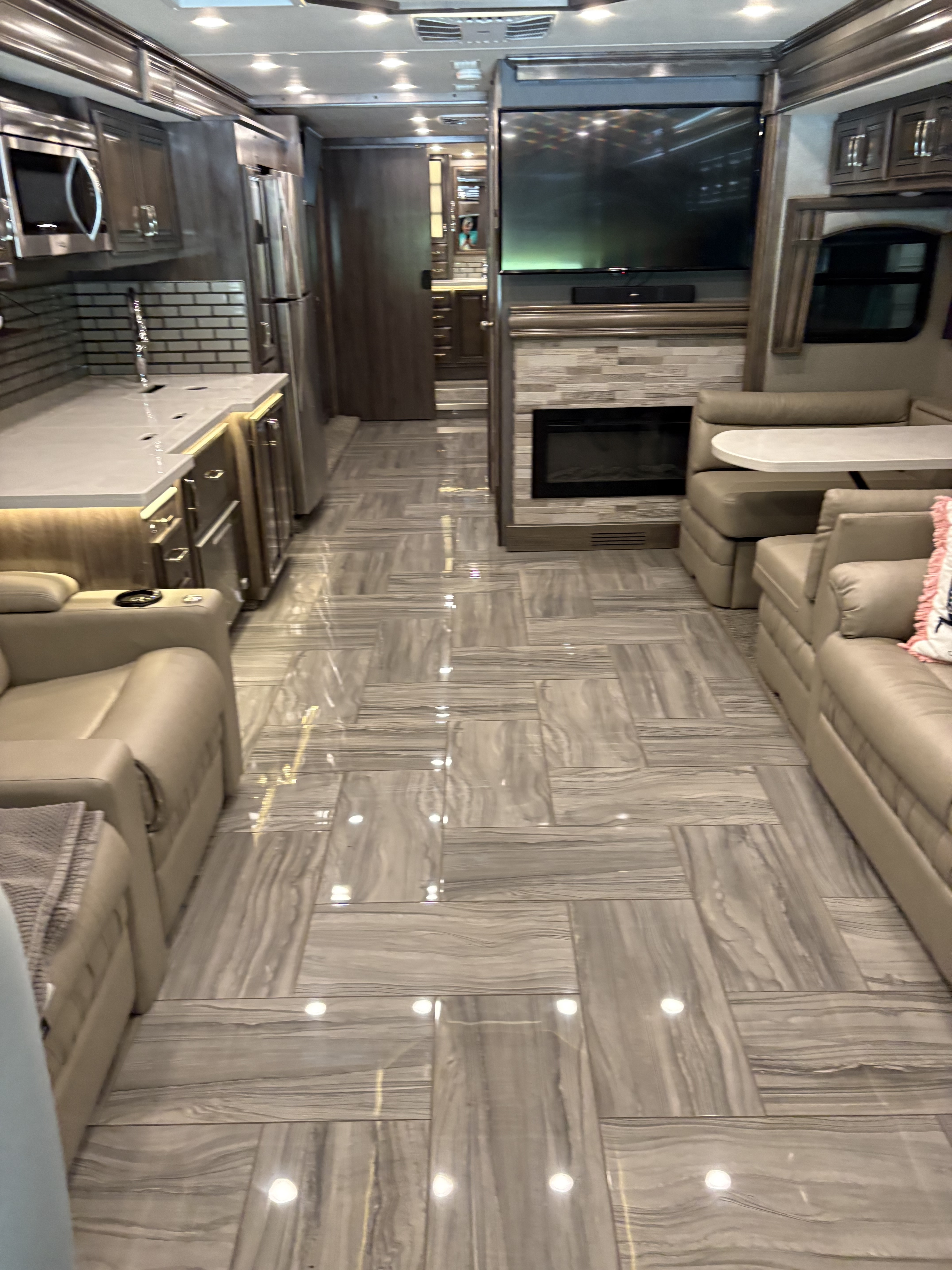 2019 Fleetwood DISCOVERY 38W RV