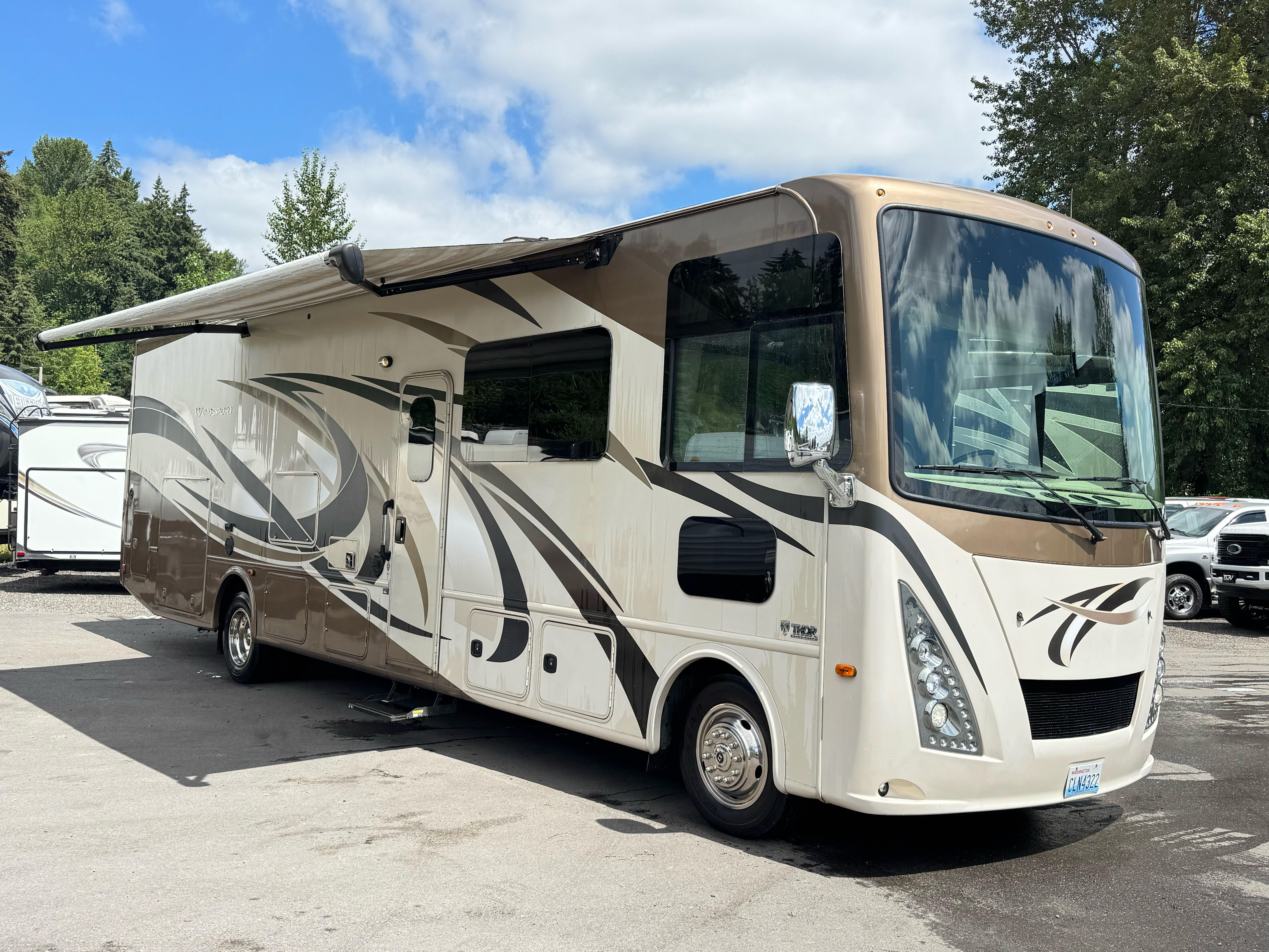 2017 Thor Motor Coach Windsport RV