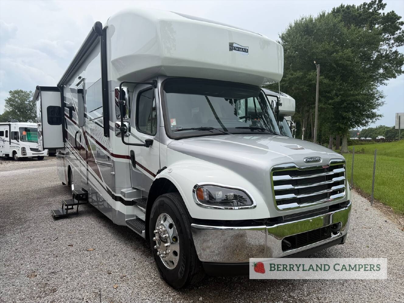 A photo of this 2027 Newmar Grand Star 3444
