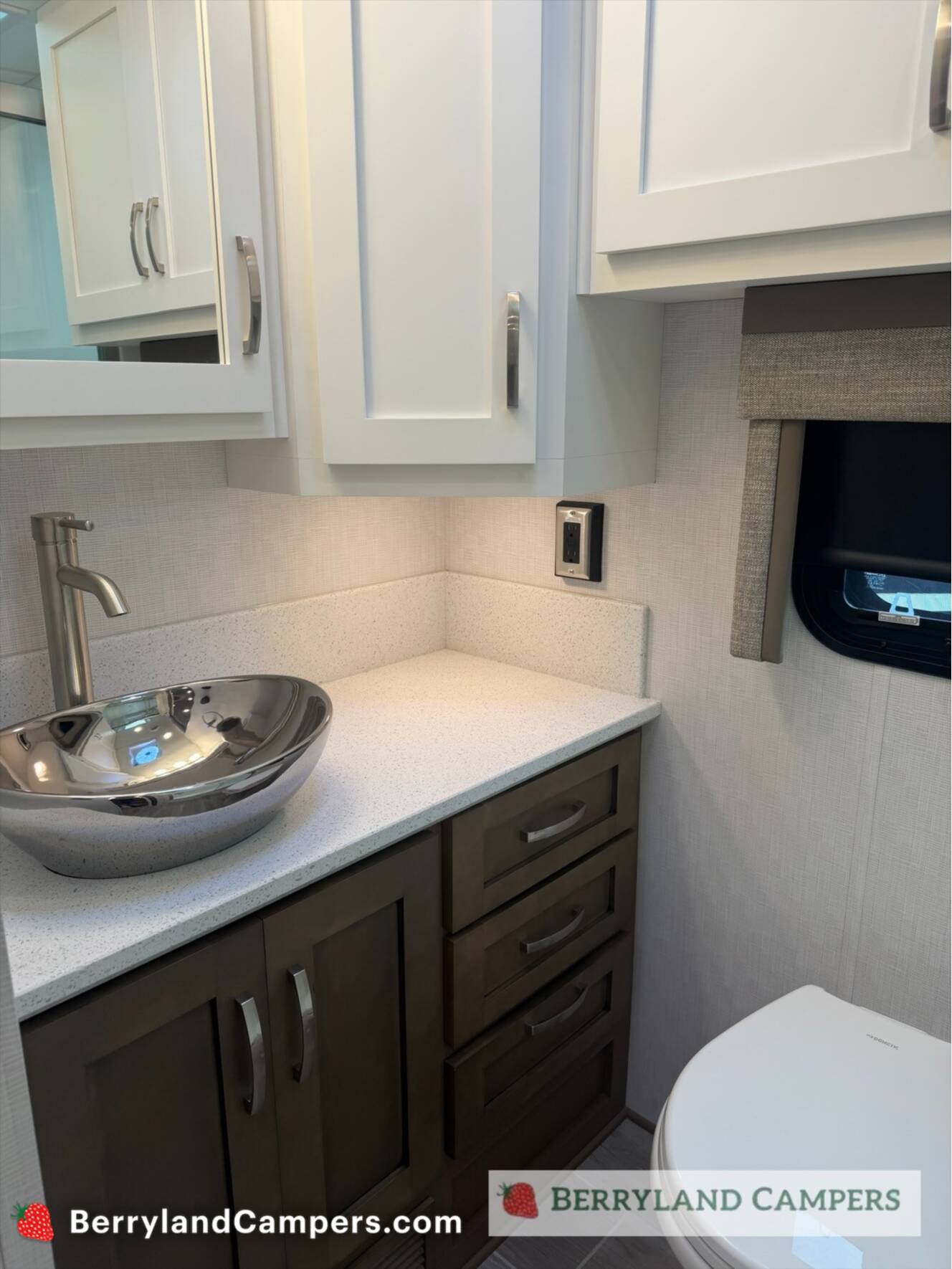 A photo of this 2027 Newmar Grand Star 3444