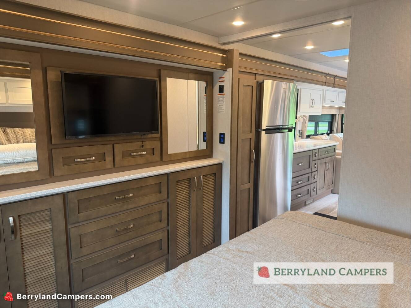 A photo of this 2027 Newmar Grand Star 3444