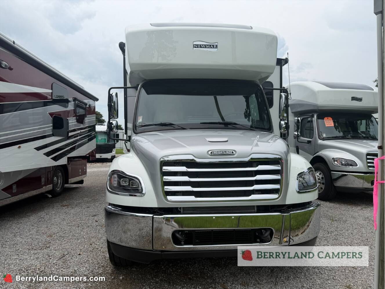 A photo of this 2027 Newmar Grand Star 3444
