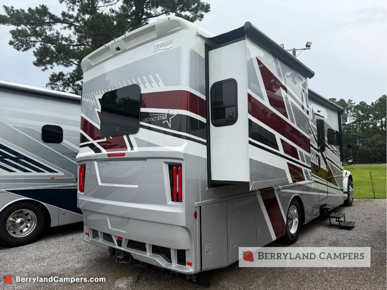 A photo of this 2027 Newmar Grand Star 3444