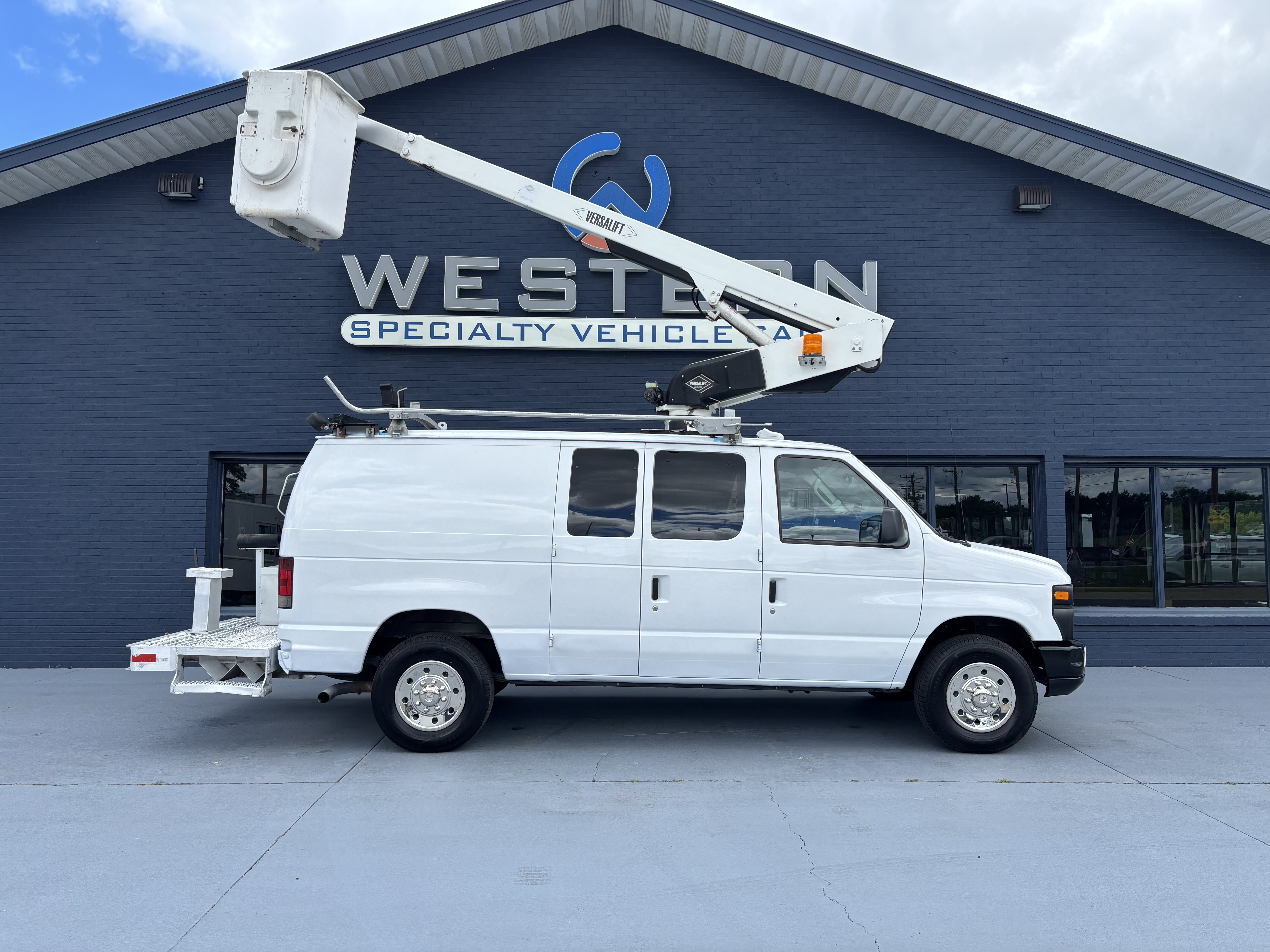 2010 FORD ECONOLINE in Braidwood, IL